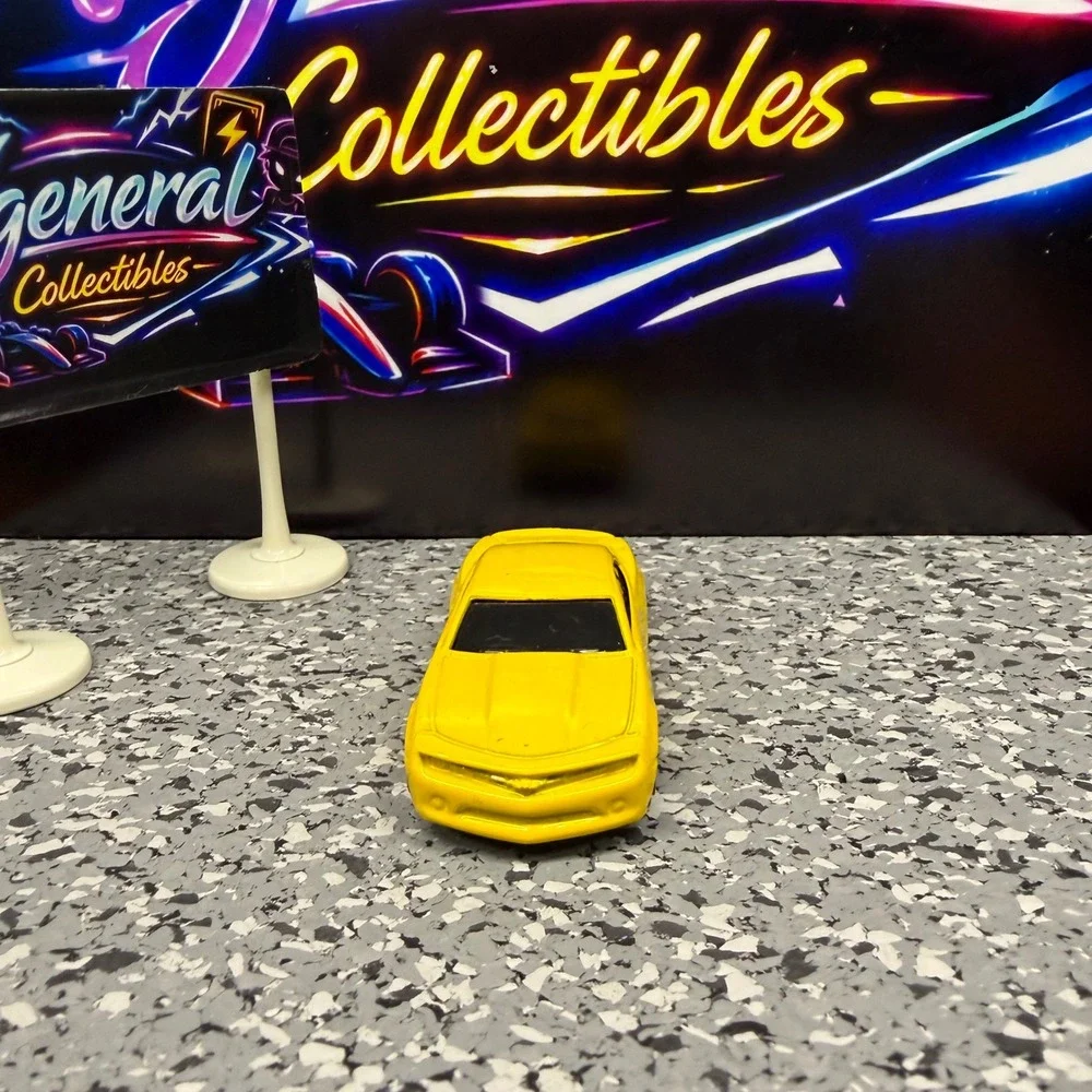 Maisto 2006 Chevrolet Camaro Concept Yellow Diecast Car 1/64 Scale Chevy Muscle